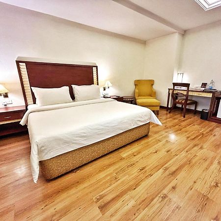 The Residency Karur Hotel Kültér fotó